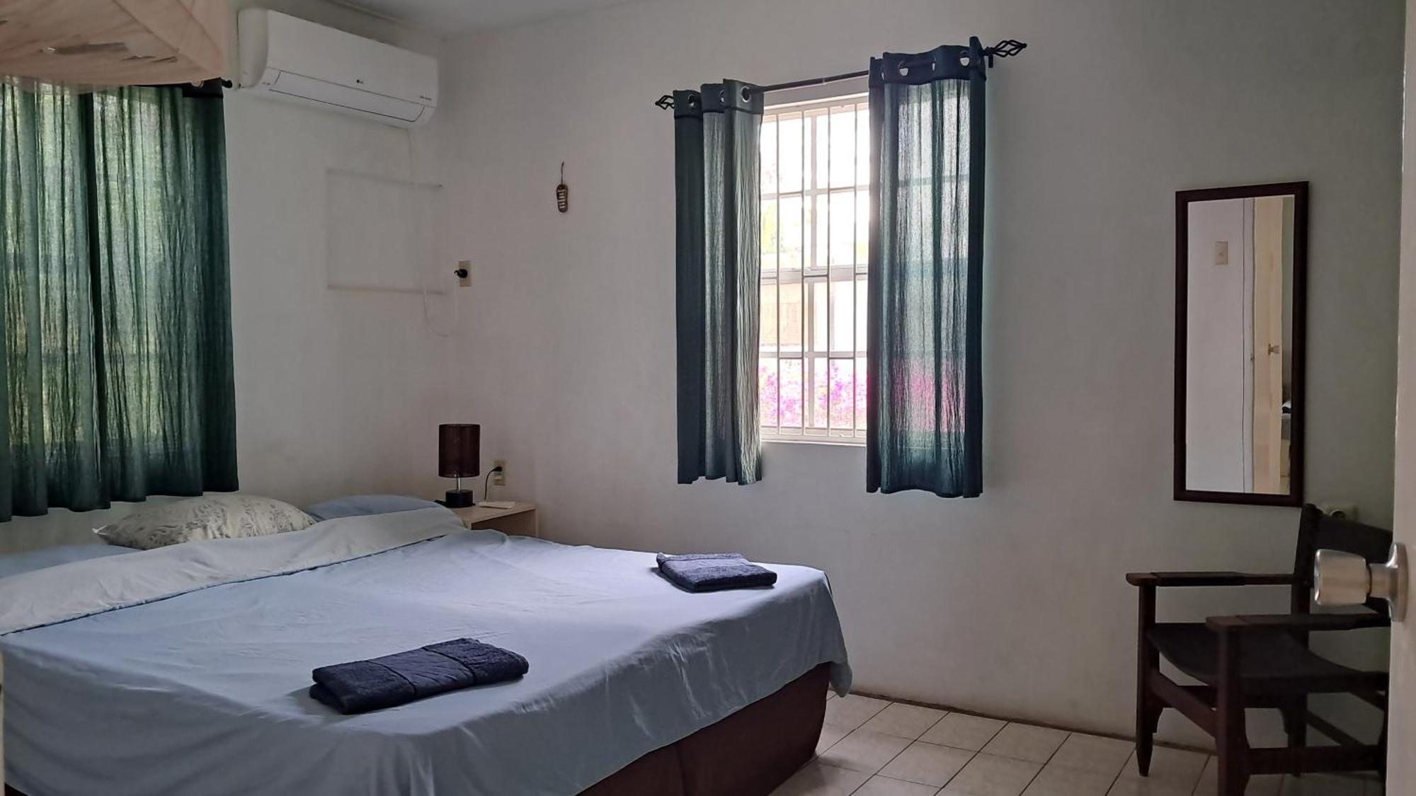 Happy Turtle Apartments Willemstad Exterior photo